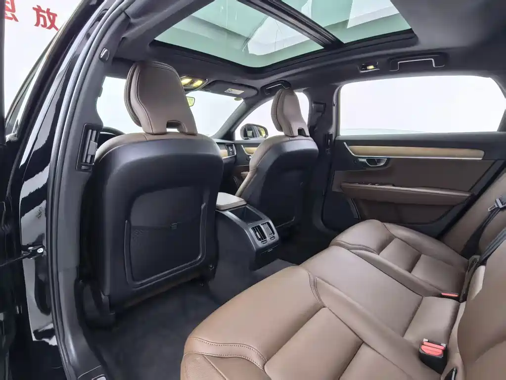 Volvo S90 — миниатюра 13