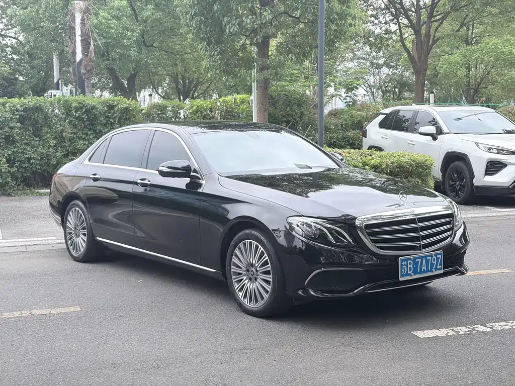 Mercedes-Benz E-Class — миниатюра 5