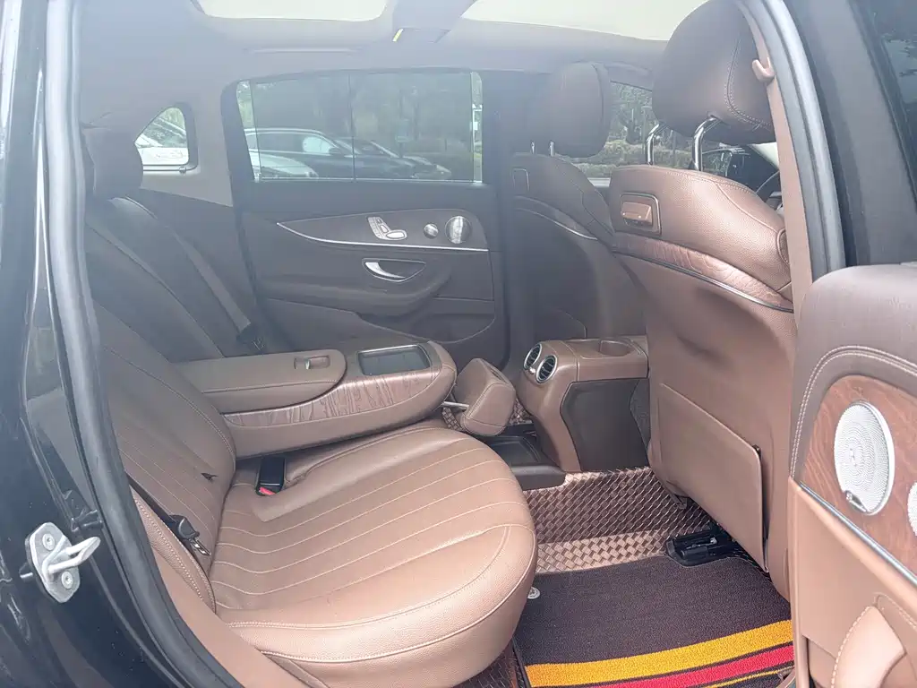 Mercedes-Benz E-Class — миниатюра 15