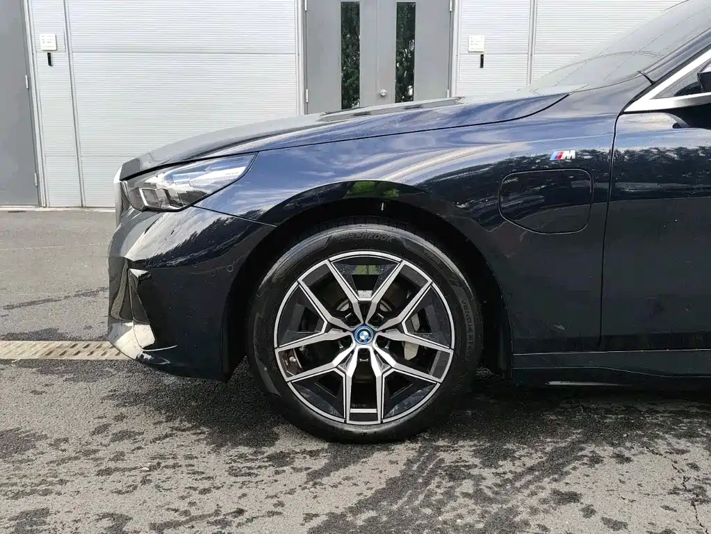BMW i5 — миниатюра 6
