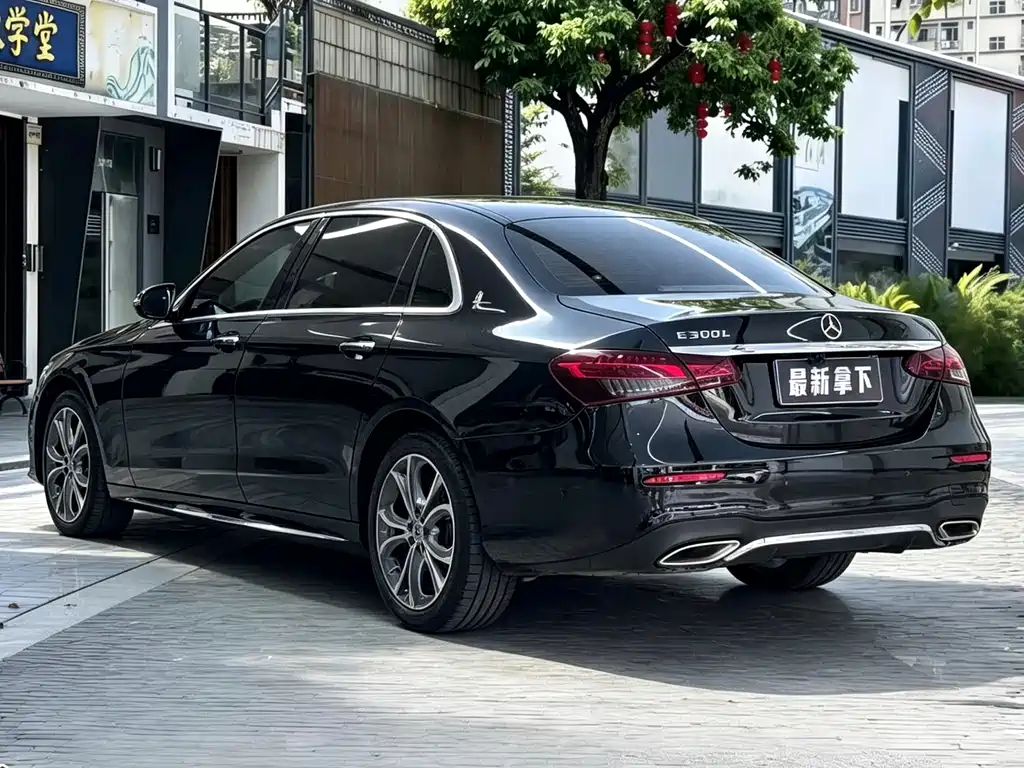 Mercedes-Benz E-Class — миниатюра 7