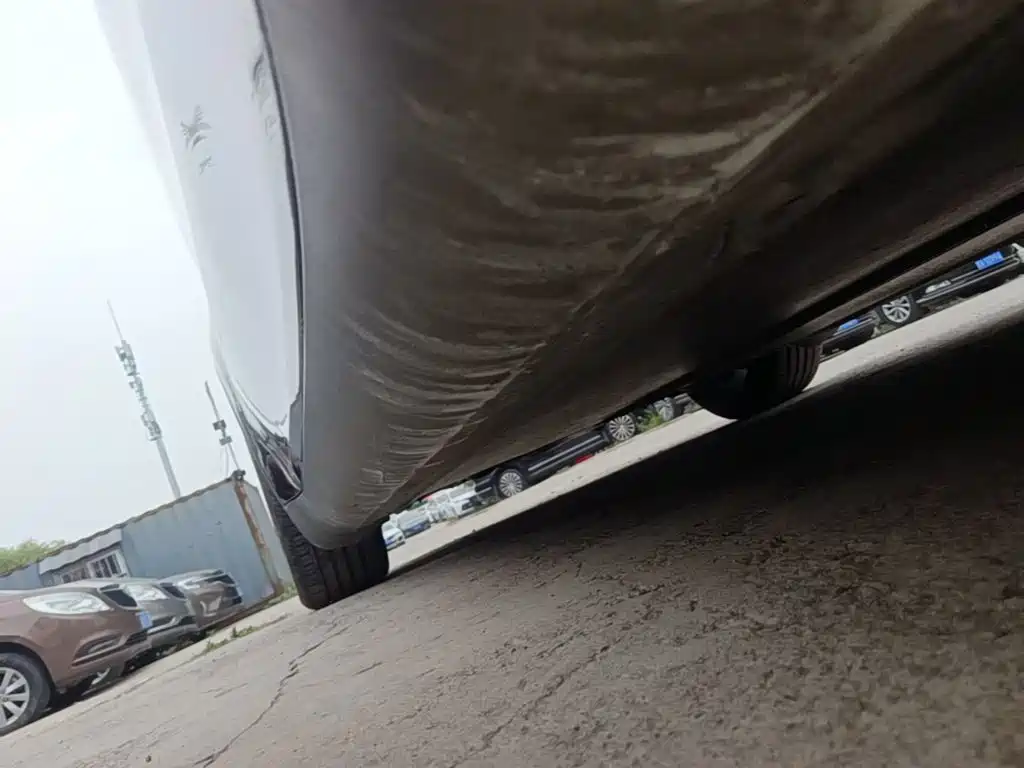 Tesla Model Y — миниатюра 21