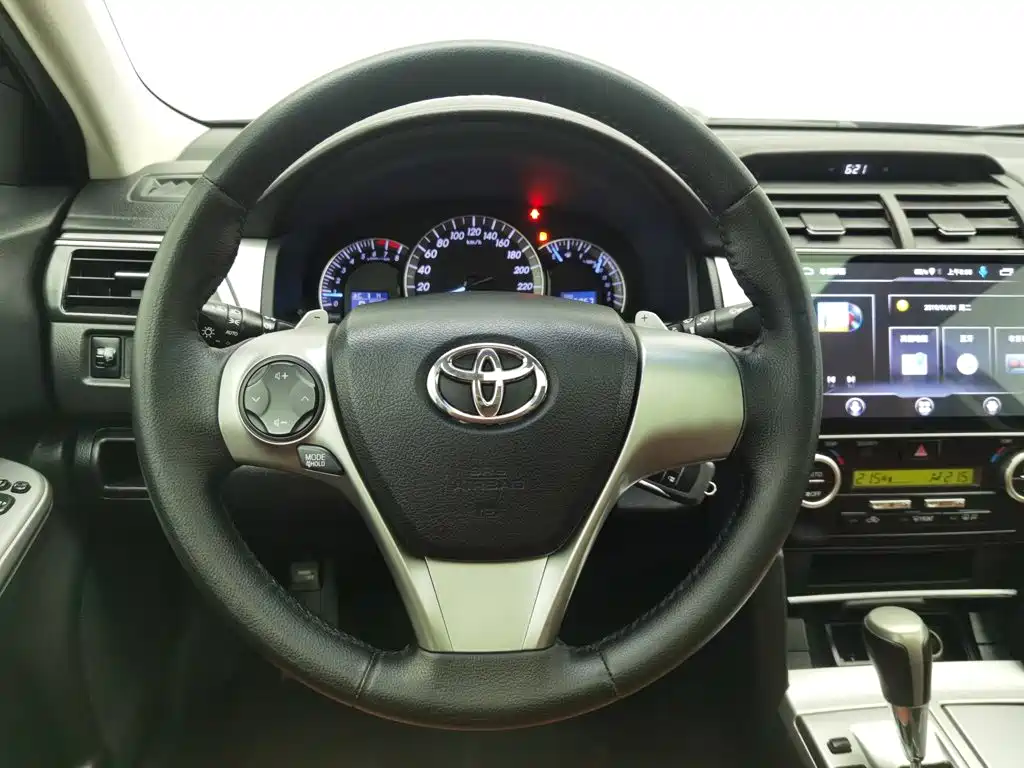 Toyota Camry — миниатюра 11