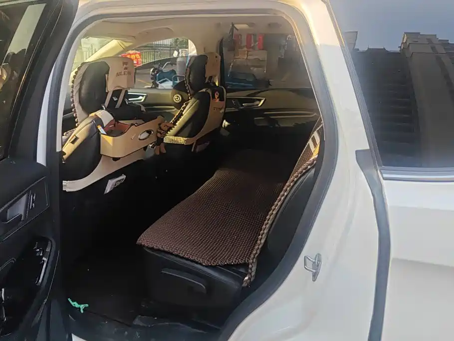 Ford Edge — миниатюра 11