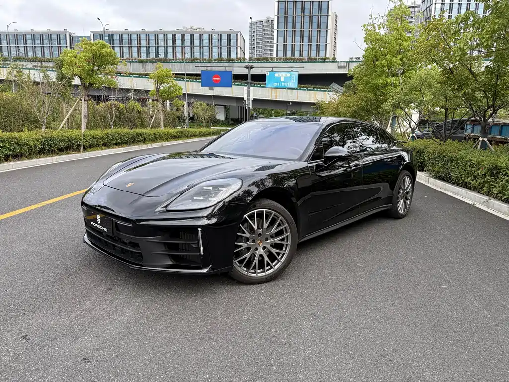 Porsche Panamera 2025