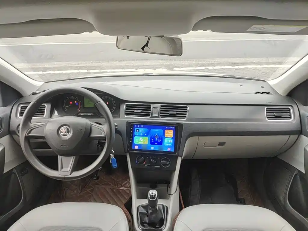 Skoda Rapid — миниатюра 10