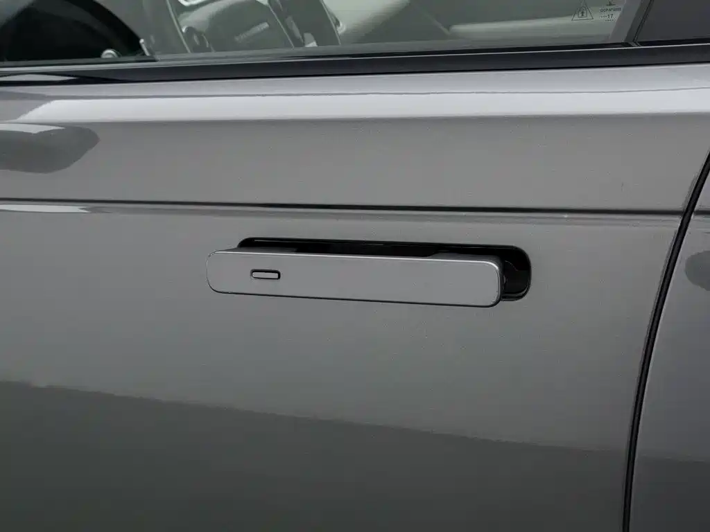 Land Rover Velar — миниатюра 18