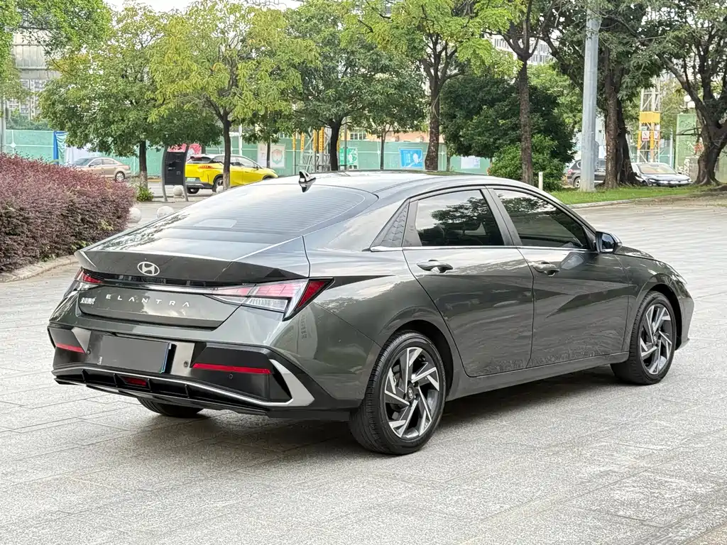 Hyundai Elantra — миниатюра 4