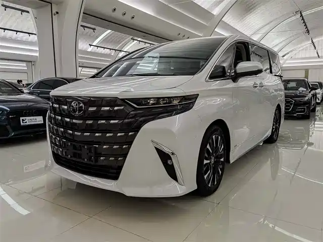 TOYOTA ELFA 2025