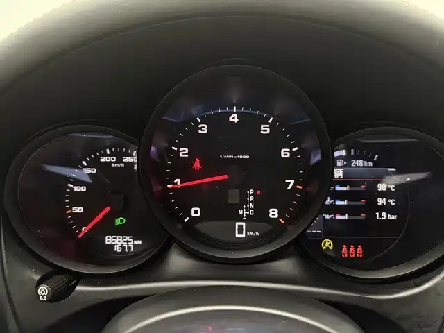 Porsche Macan — миниатюра 10
