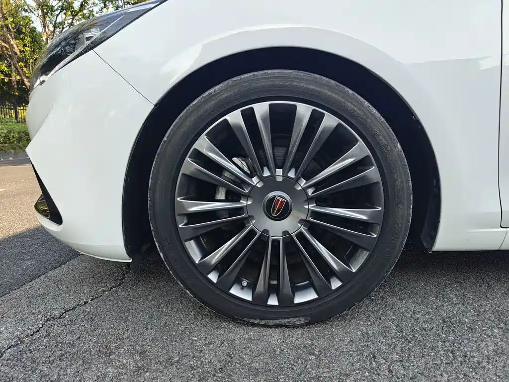 Hongqi Hongqi H5 — миниатюра 13