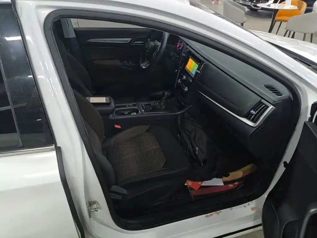 Roewe i6 Classic — миниатюра 25