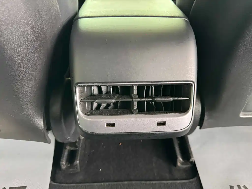 Tesla Model 3 — миниатюра 25