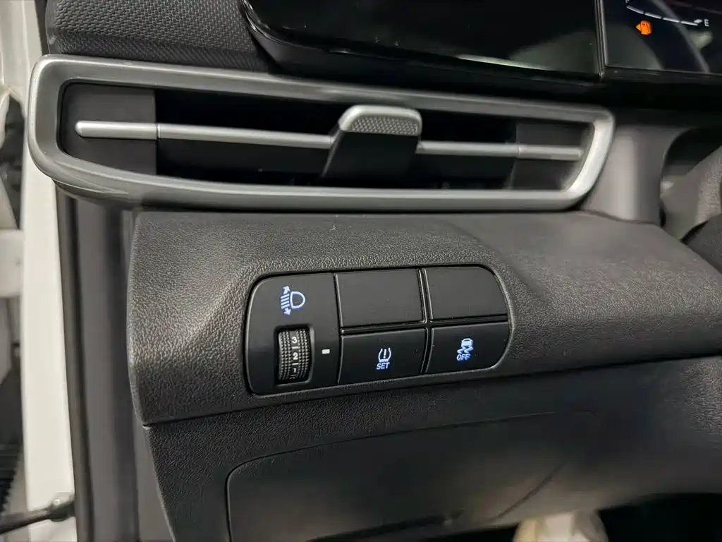 Hyundai Elantra — миниатюра 10