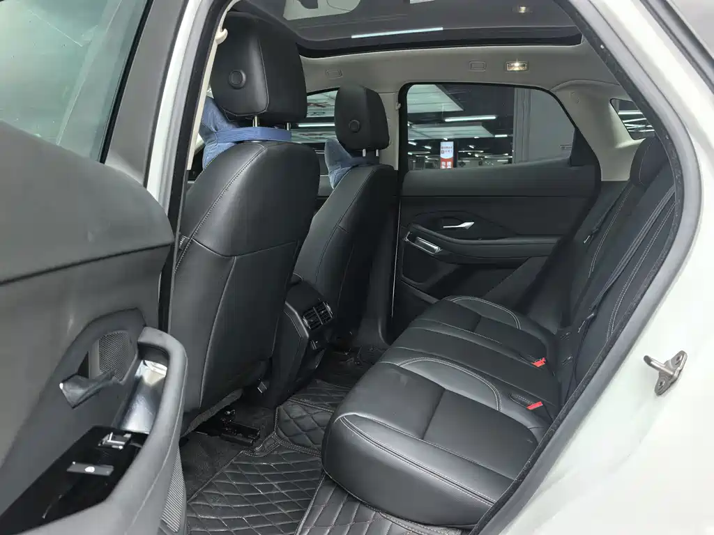 Jaguar E-PACE — миниатюра 11
