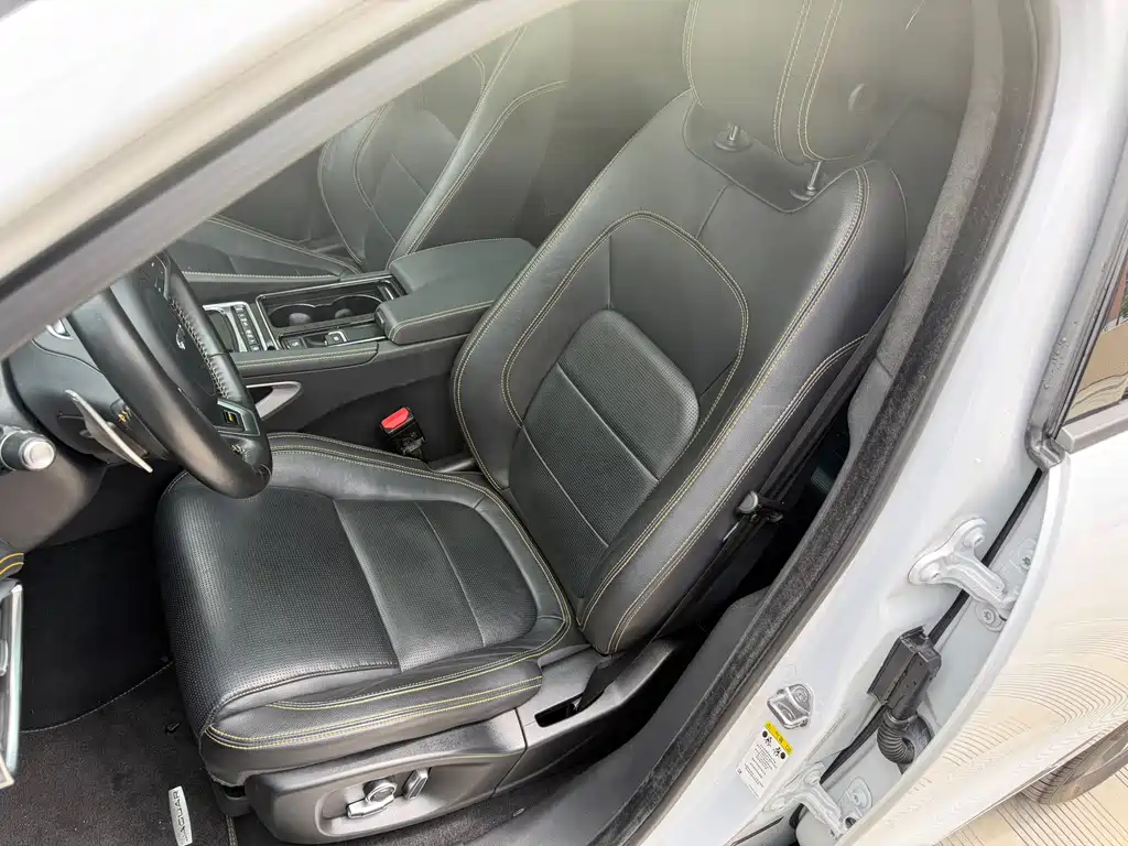 Jaguar F-PACE — миниатюра 10
