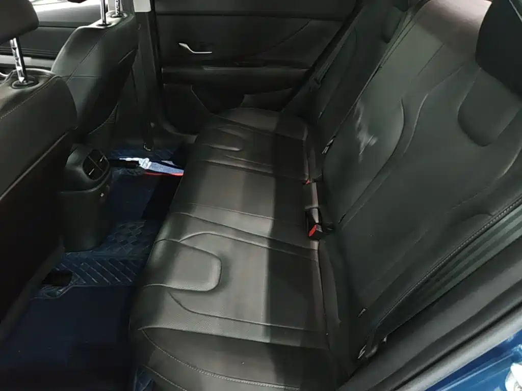 Hyundai Elantra — миниатюра 17