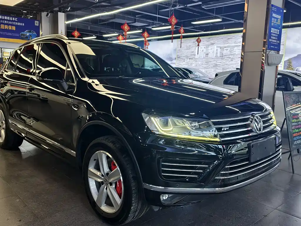 VOLKSWAGEN TOUAREG