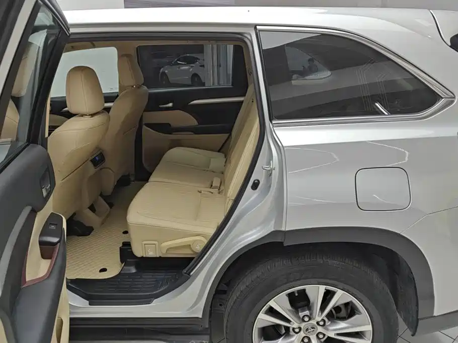 Toyota Highlander — миниатюра 11