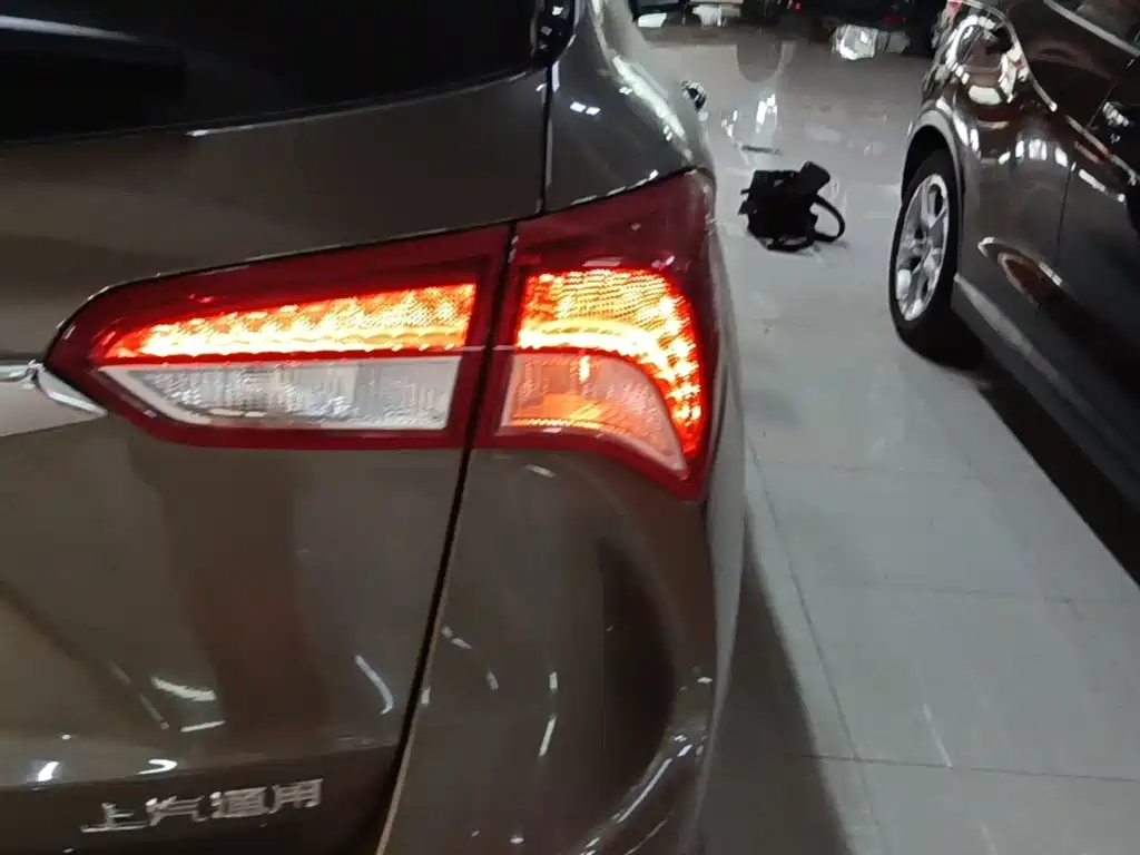 Buick Envision Plus — миниатюра 8