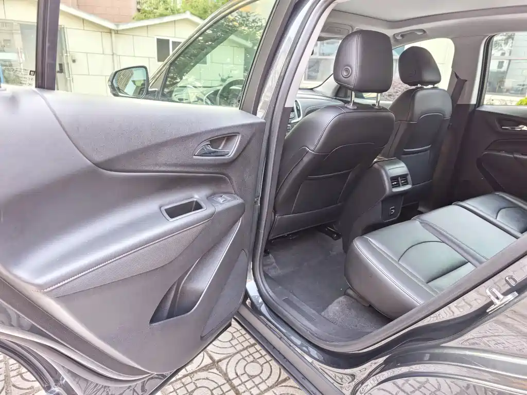 Chevrolet Equinox — миниатюра 18