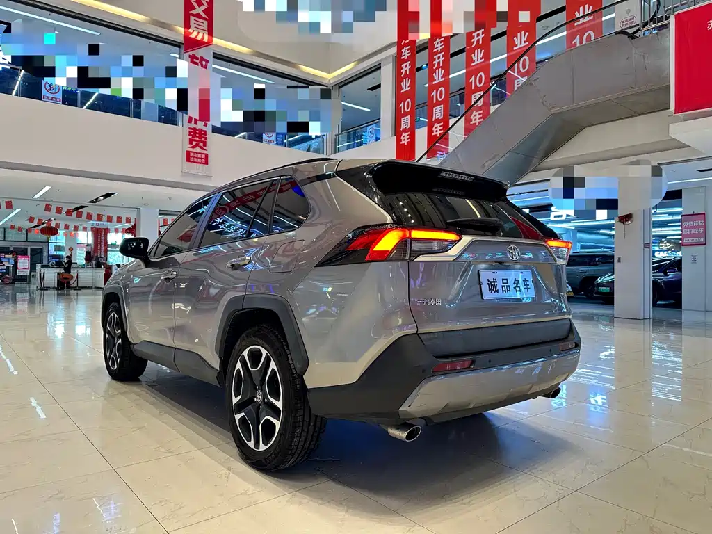 Toyota RAV4 — миниатюра 9