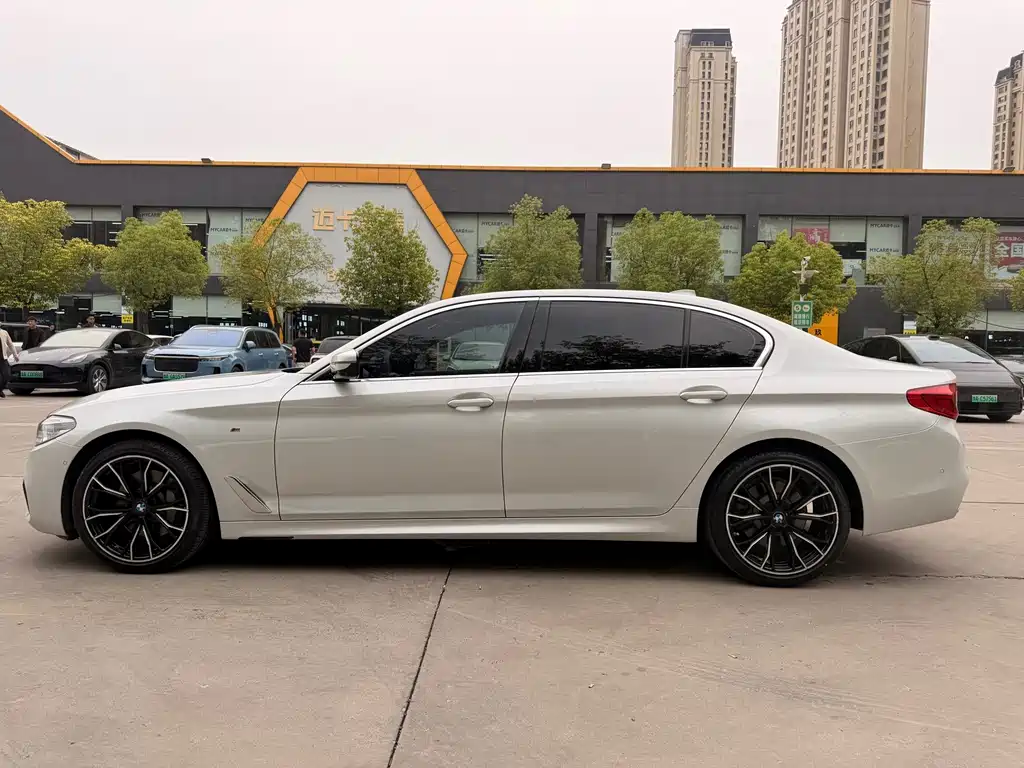 BMW 5 Series — миниатюра 18