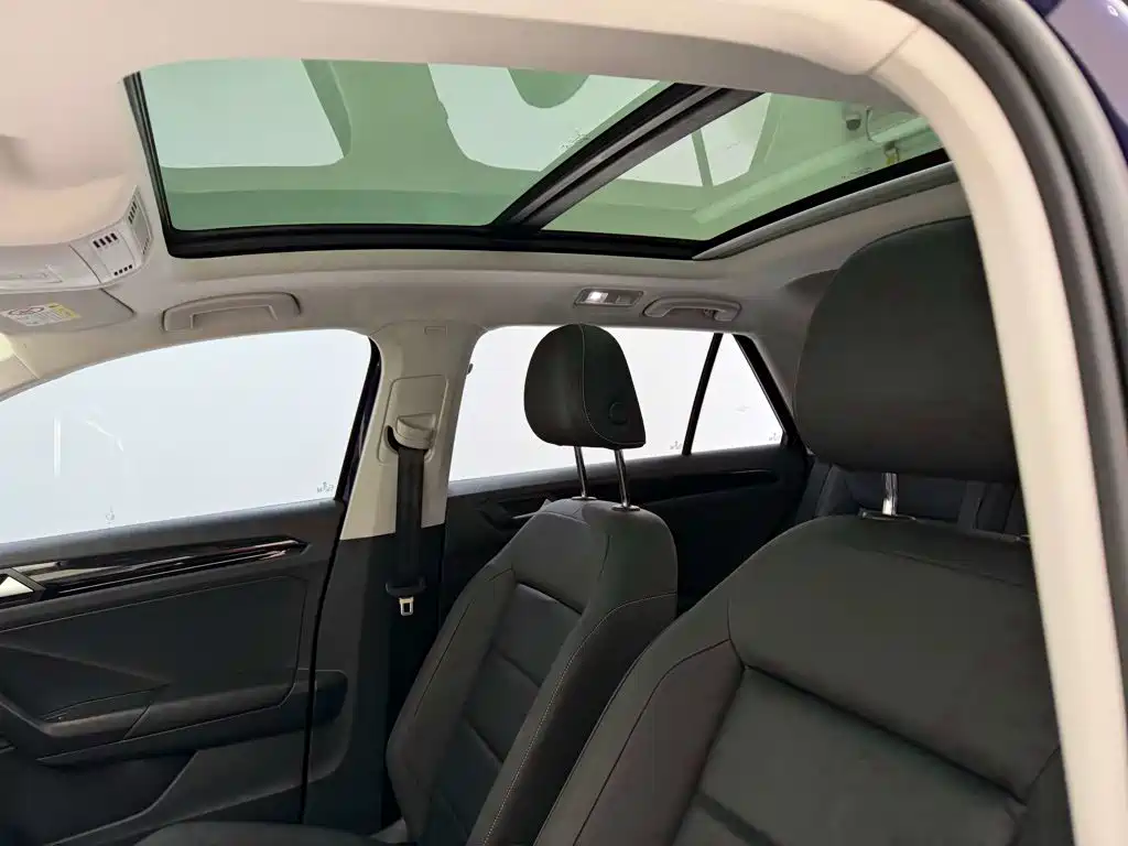 Volkswagen T-Roc — миниатюра 23