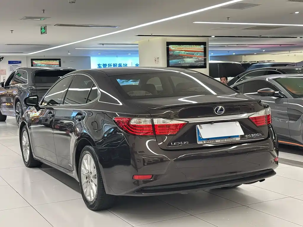 Lexus ES — миниатюра 6