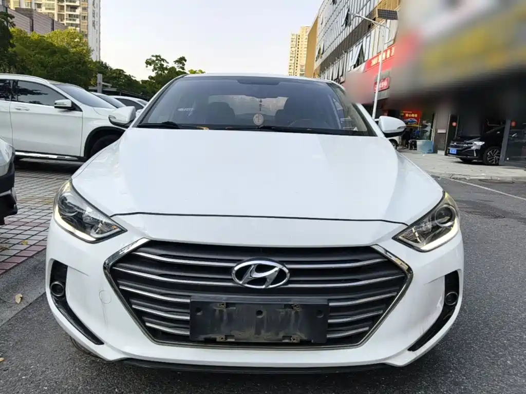 Hyundai Elantra — миниатюра 3