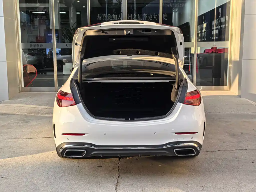 Mercedes-Benz C-Class — миниатюра 14