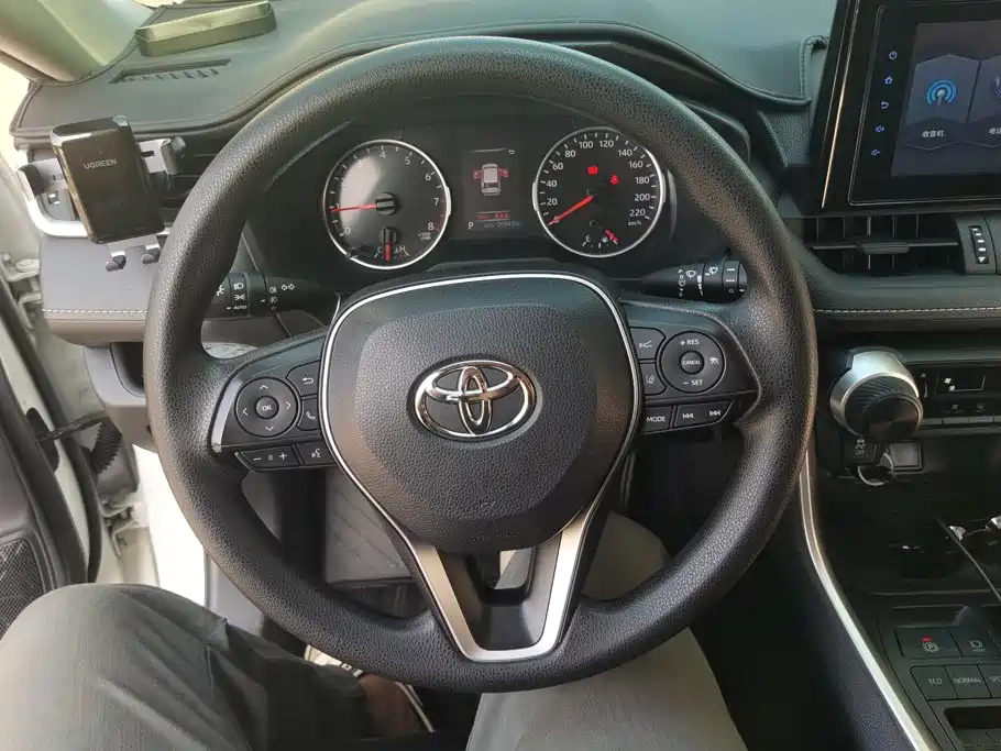 Toyota RAV4 — миниатюра 15