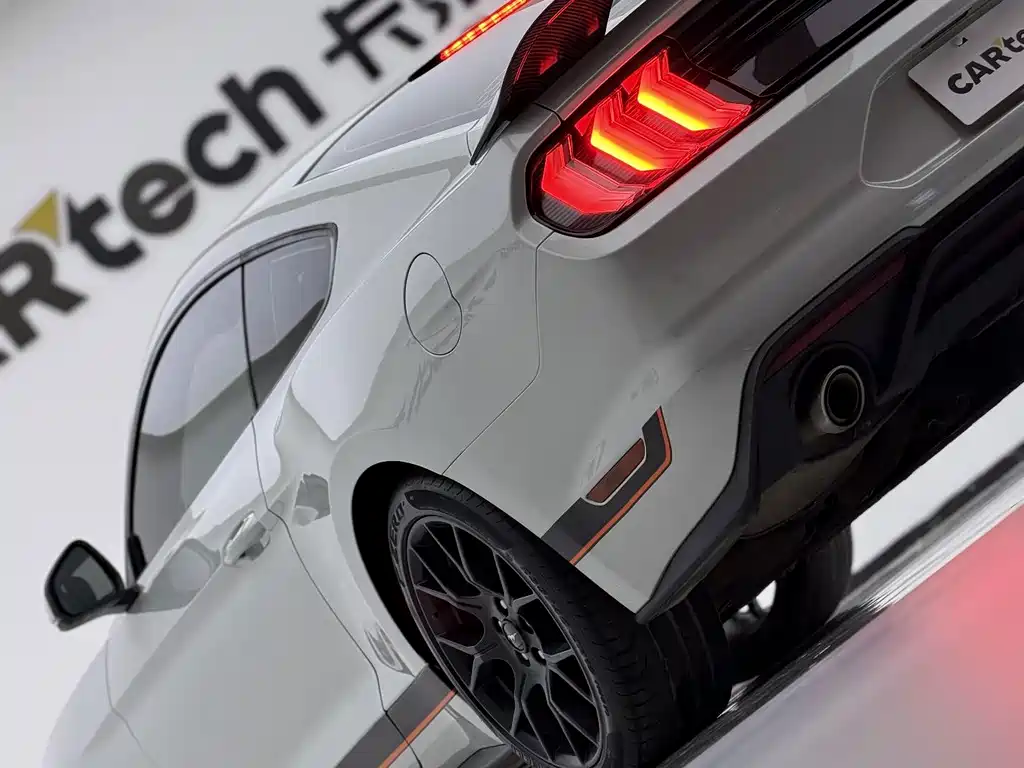 Ford Mustang — миниатюра 21