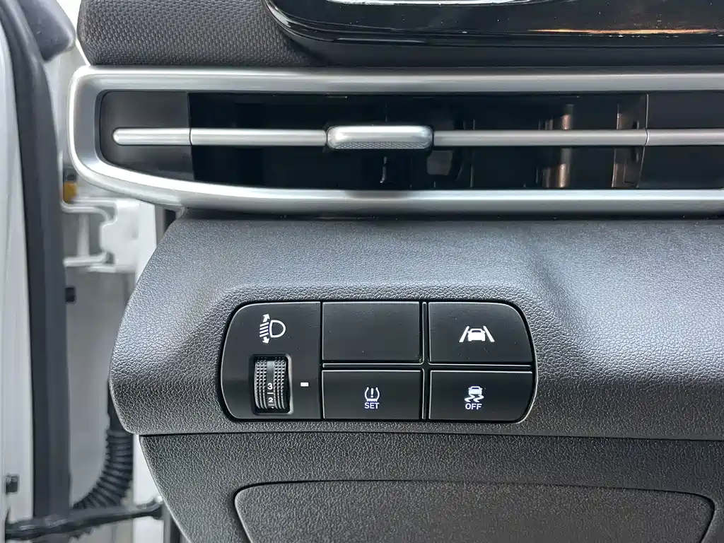 Hyundai Elantra — миниатюра 17