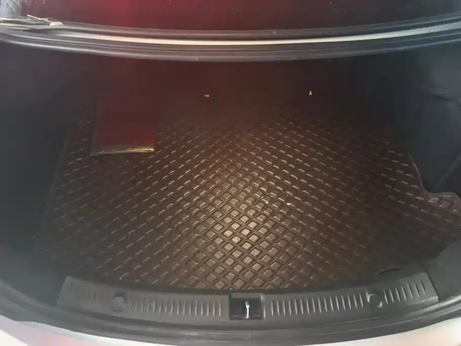Mercedes-Benz E-Class — миниатюра 4