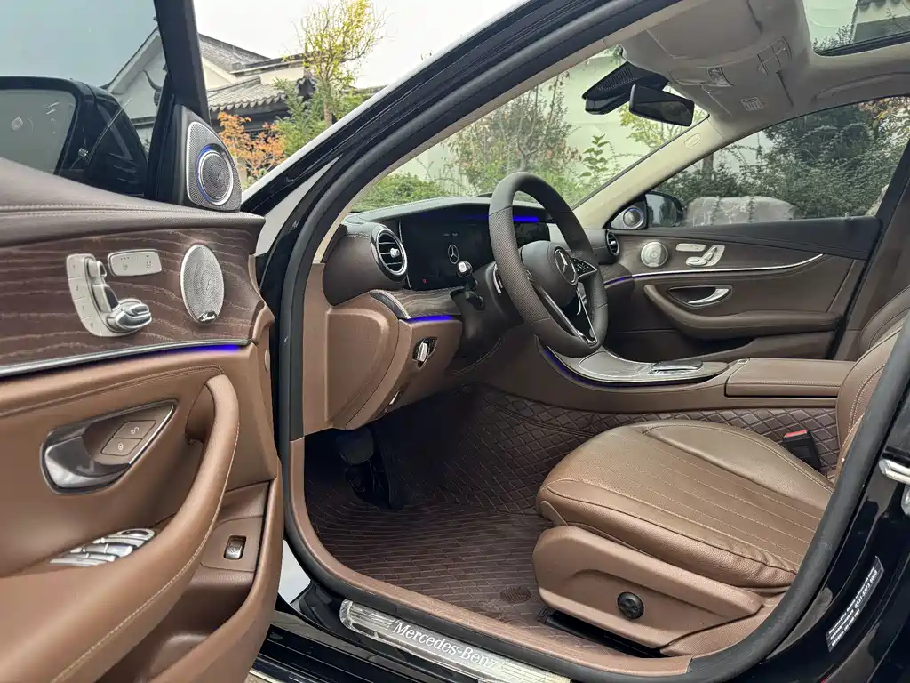Mercedes-Benz E-Class — миниатюра 4