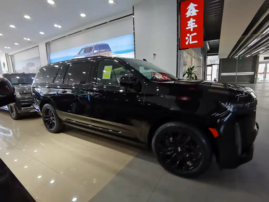 Cadillac Escalade — миниатюра 8