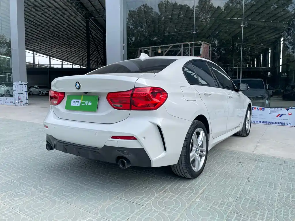 BMW 1 SERIES