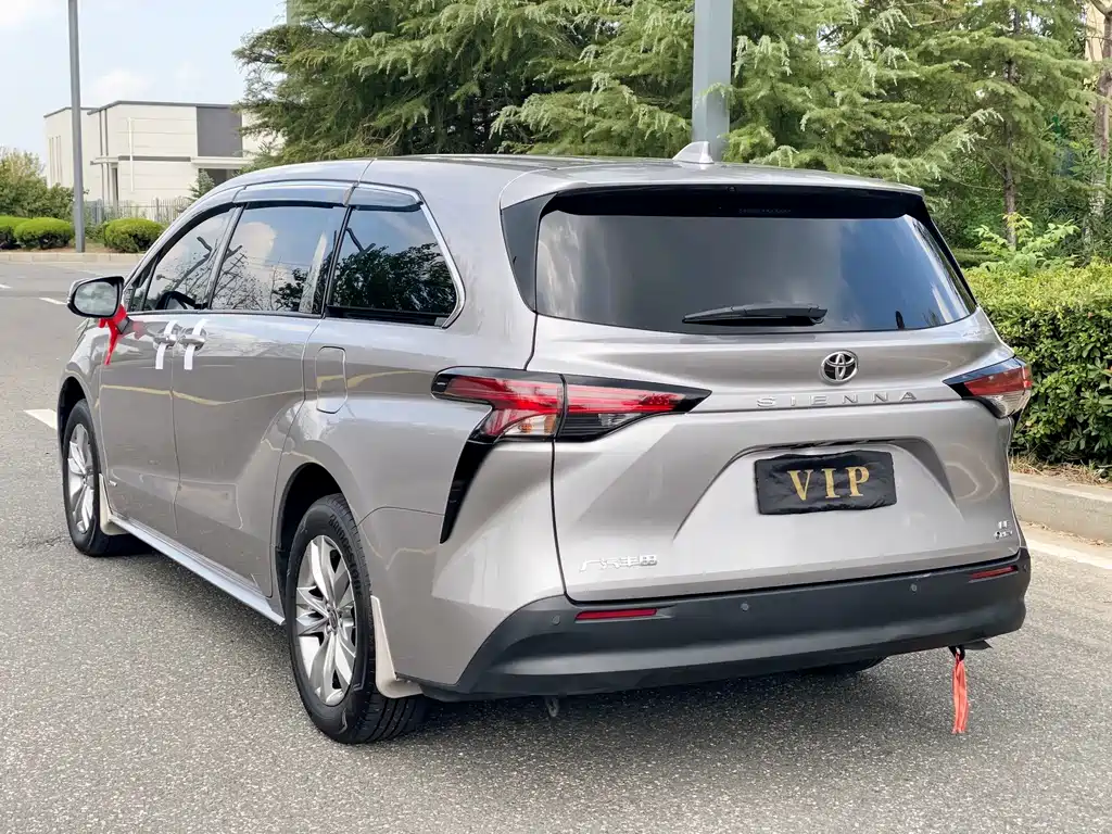 Toyota Sienna — миниатюра 8
