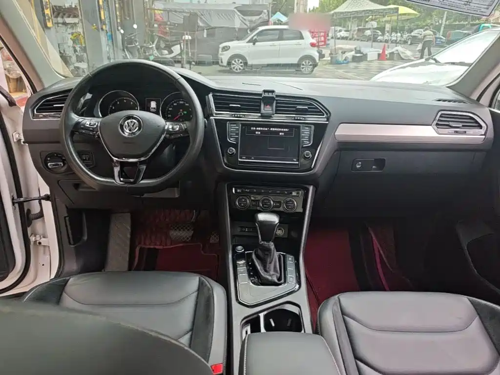 Volkswagen Tiguan L — миниатюра 10