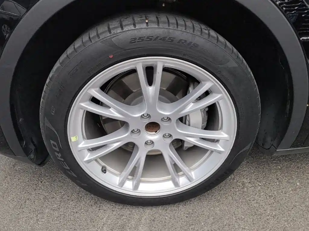 Tesla Model Y — миниатюра 23