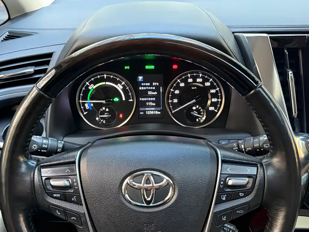 Toyota Alphard — миниатюра 15