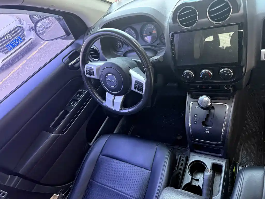 Jeep Compass (Import) — миниатюра 5