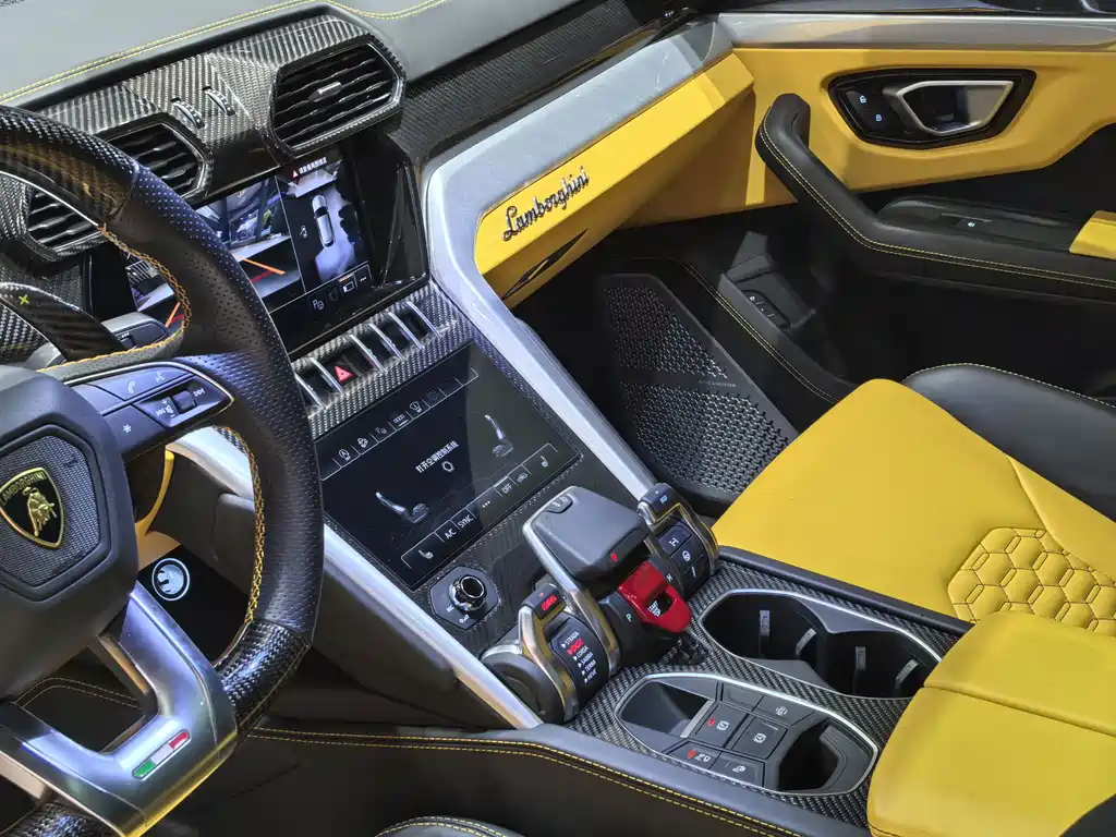 Lamborghini Urus — миниатюра 8