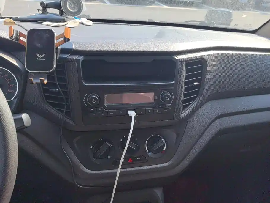 Wuling Hongguang V — миниатюра 13