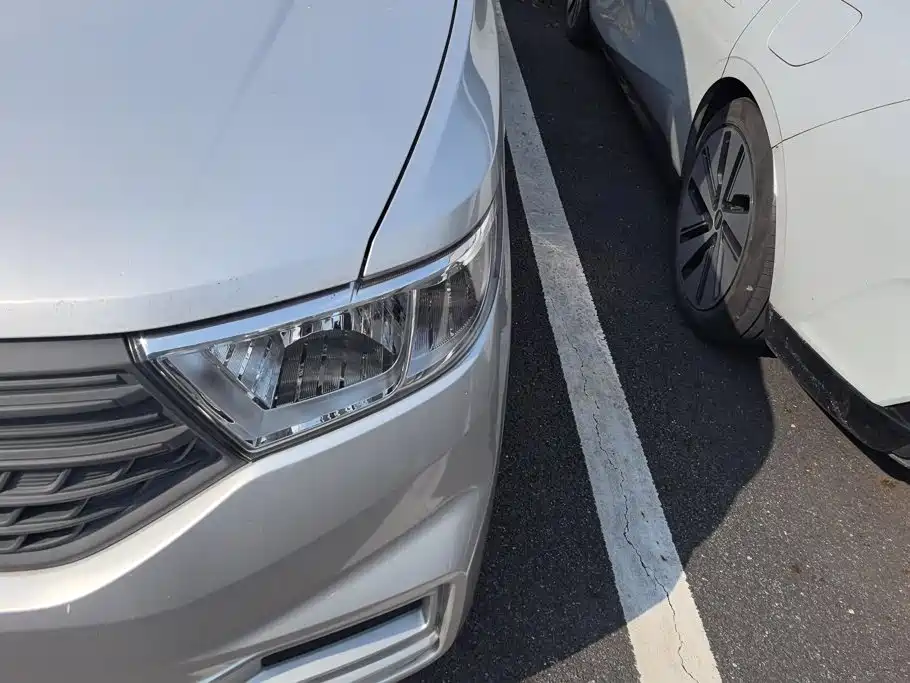 Wuling Hongguang V — миниатюра 5