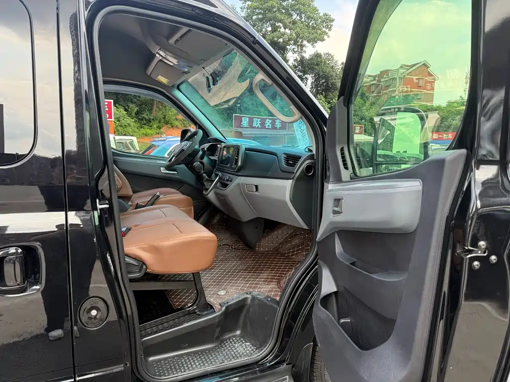 Maxus V80 2024 PRO 6AMT 147Ps 9 мест