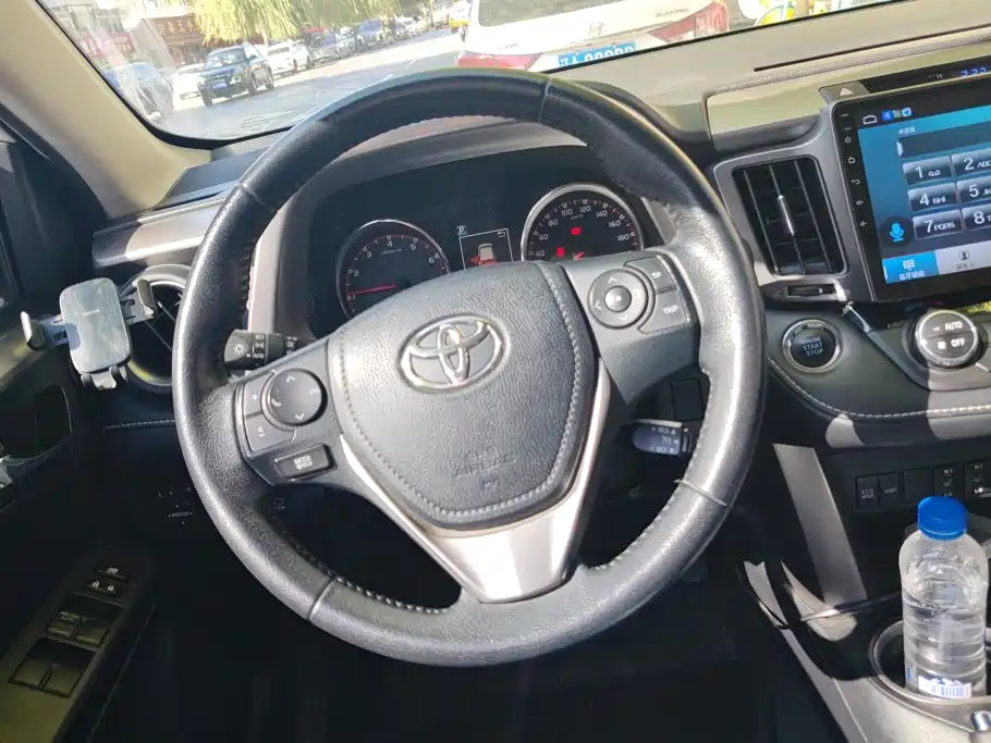 Toyota RAV4 — миниатюра 15