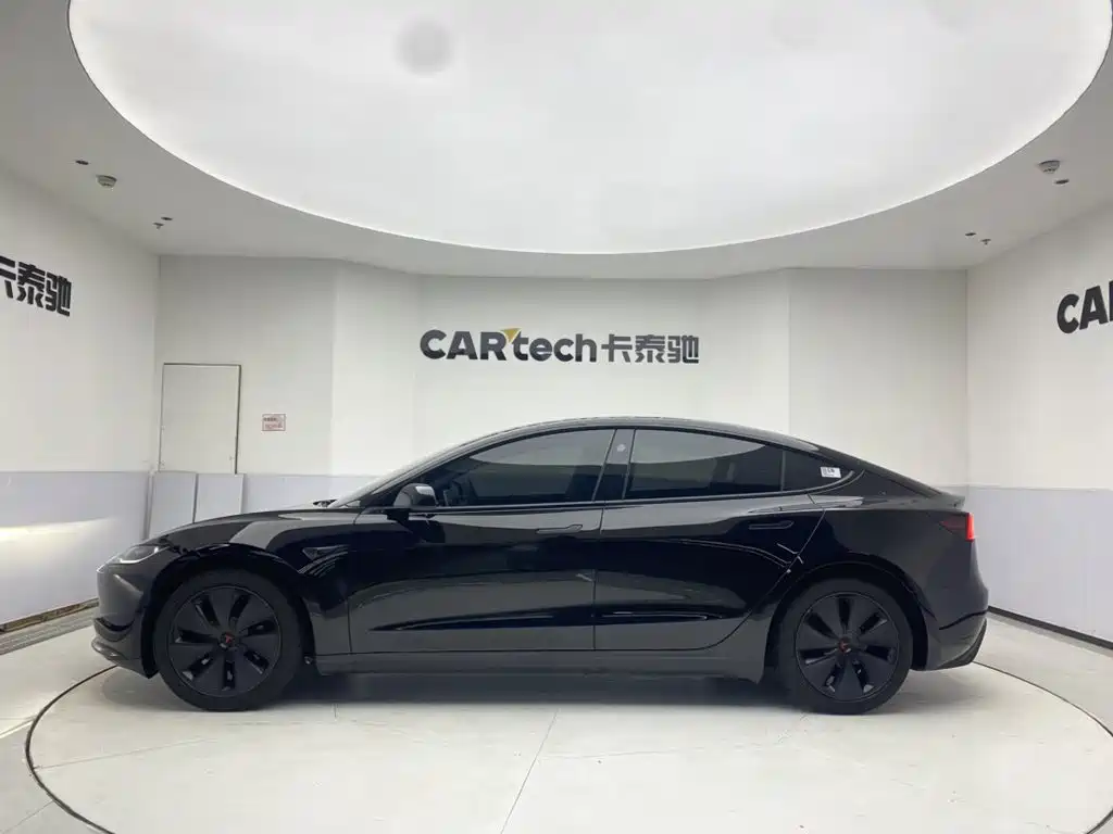 Tesla Model 3 — миниатюра 8