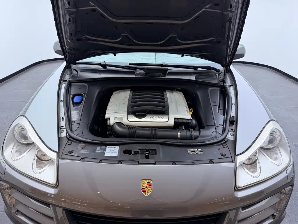Porsche Cayenne — миниатюра 12